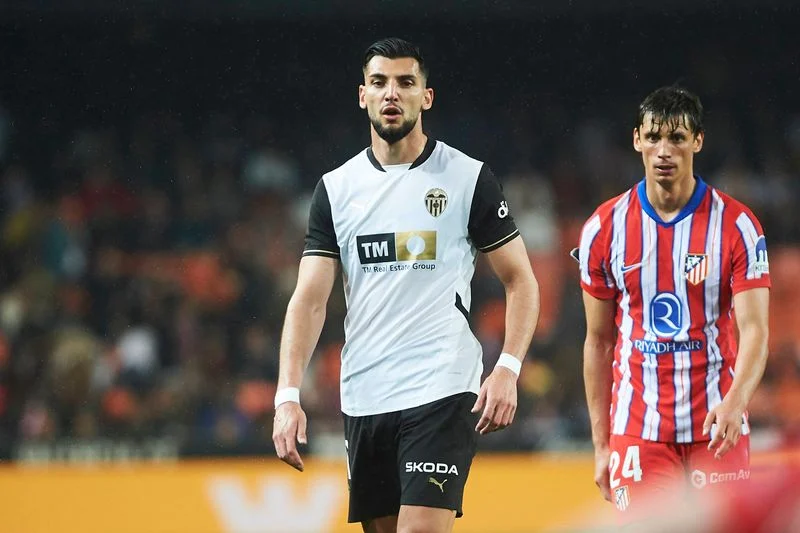 华体会app-西媒：瓦伦西亚不会买断拉法·米尔，球员此前深陷性侵争议