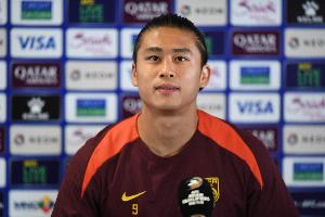 记者：东亚杯国足队长首选看来是张玉宁