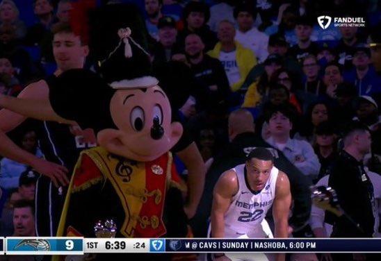 爱慕已久魔术官方晒米老鼠紧盯贝恩 贝恩回复：“☀️”