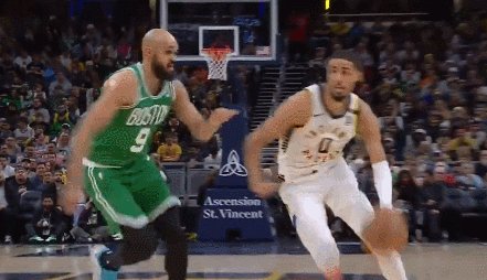 华体会下载-逆转绿军难开心！步行者大将哈利伯顿劈叉拉伤腿筋